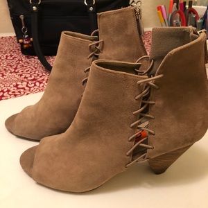 Vince Canute! Barely used. Comfort and style.